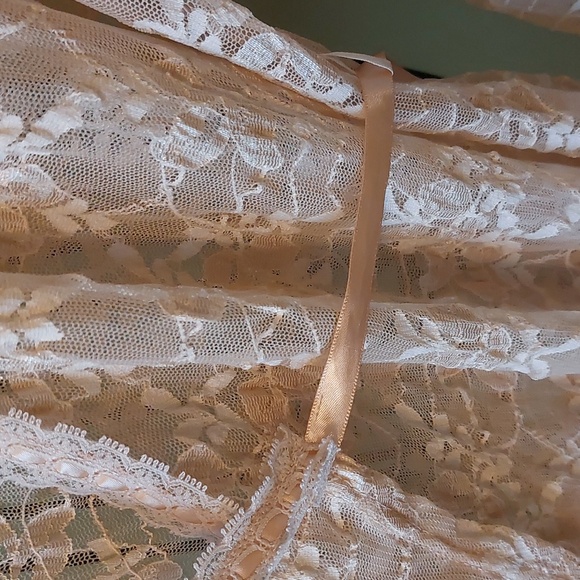 "DONNA" size XL, beige/cream color lace wrap - Picture 5 of 8